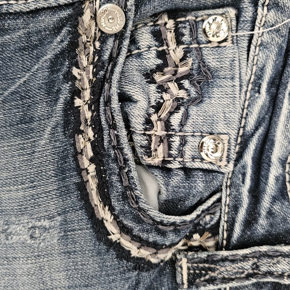 Vintage Miss Me Jeans – Timeless Style with Unique Character - Picture 4 of 8